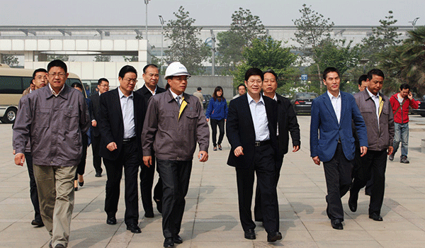 西安市委常委、常務(wù)副市長(cháng)岳華峰蒞臨西瑪電機調研指導。