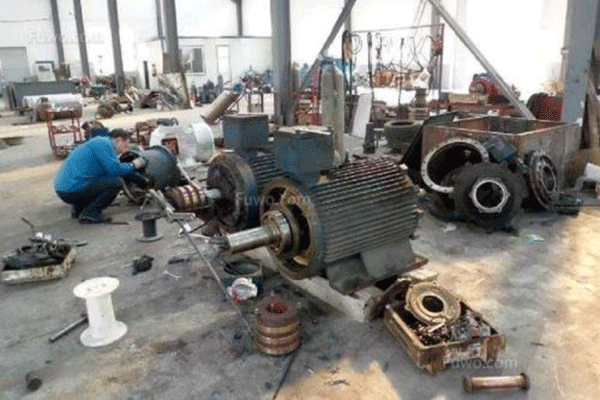 西安西瑪電機驅動(dòng)軸修理中軸向間隙的測量。