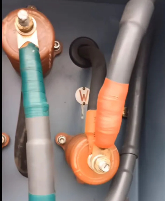 圖為630KW高壓電機接線(xiàn)照片1 圖為630KW高壓電機接線(xiàn)照片1